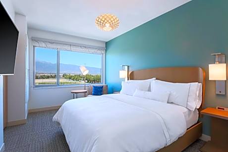 1 Bedroom Suite, 1 King, Sofa bed