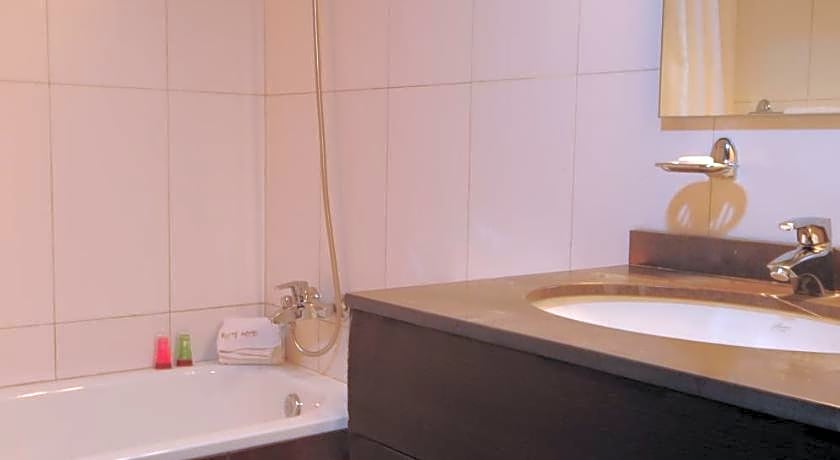 Suite Hotel Chrome