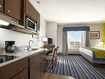 Hawthorn Suites By Wyndham Midland