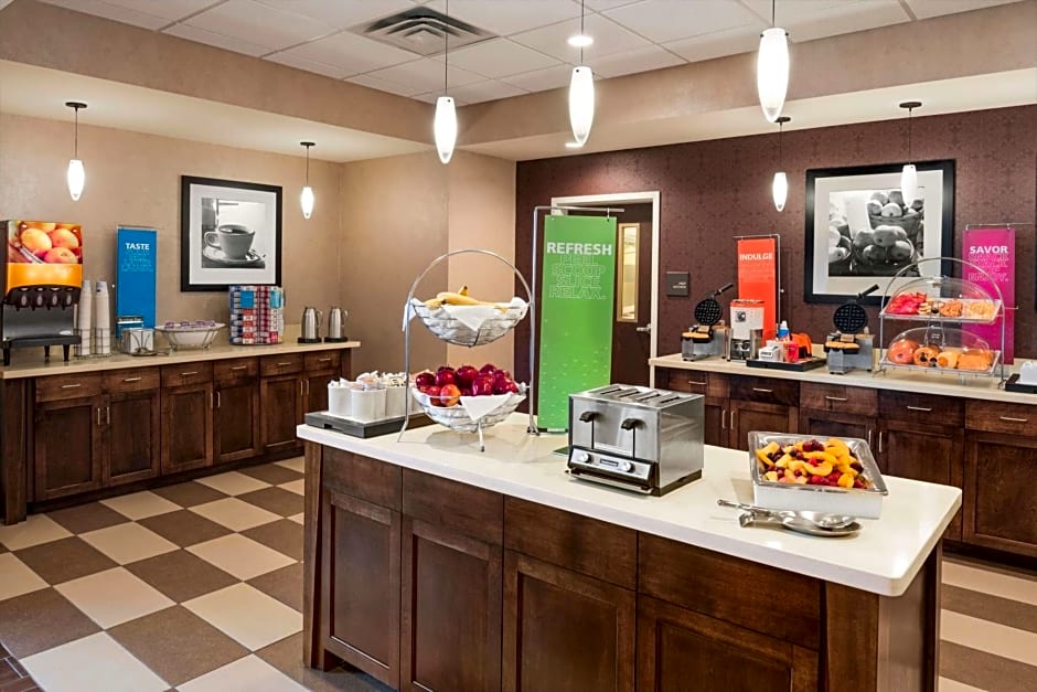 Hampton Inn By Hilton Lincoln Airport