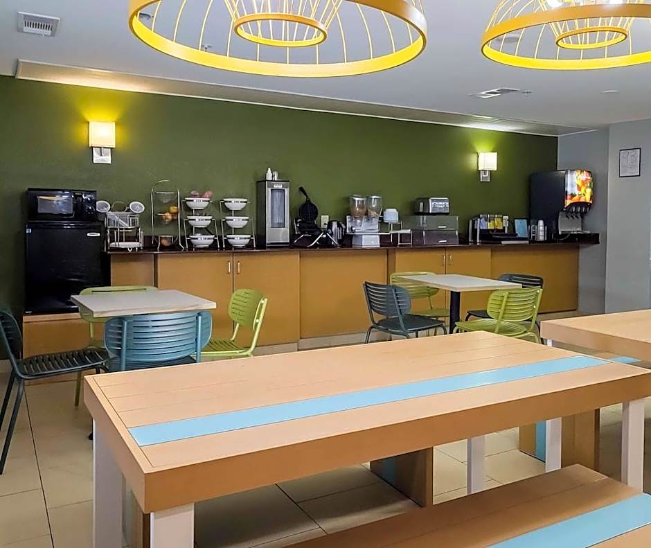 Sleep Inn & Suites East Chase