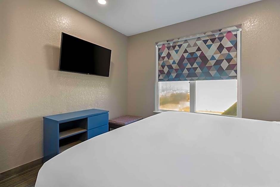 Sonesta Essential IAH Airport JFK Boulevard