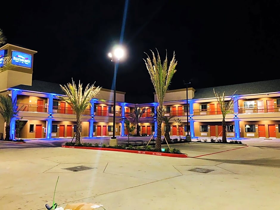 Baymont Inn & Suites Houston Hobby Airport
