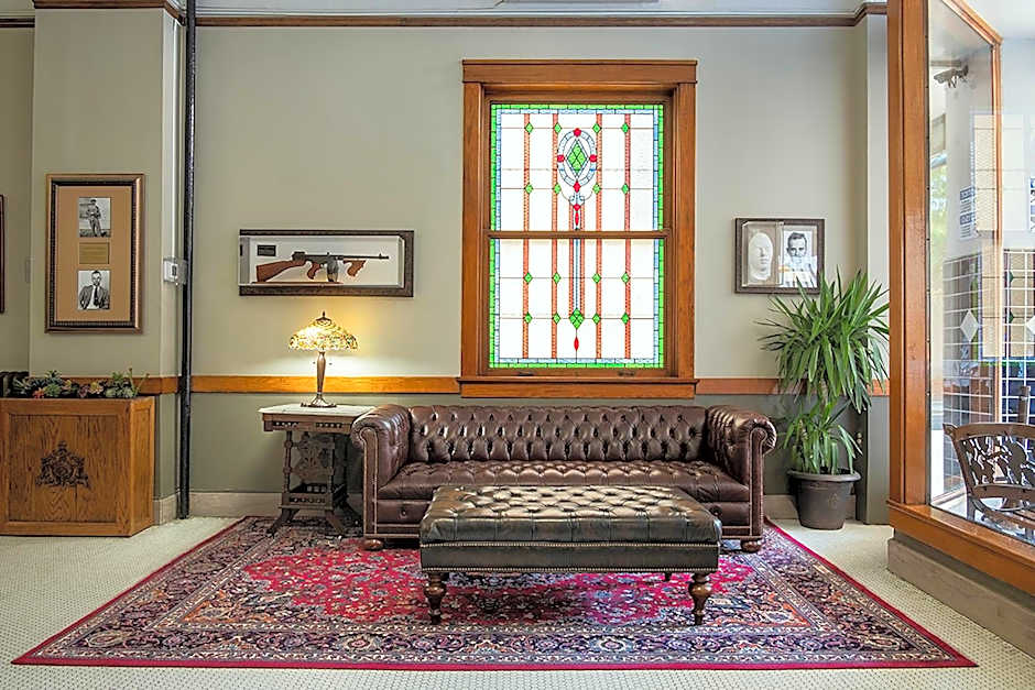 Gardner Hotel & Hostel