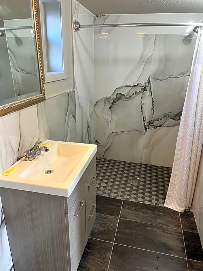 Miami Inn & Suites