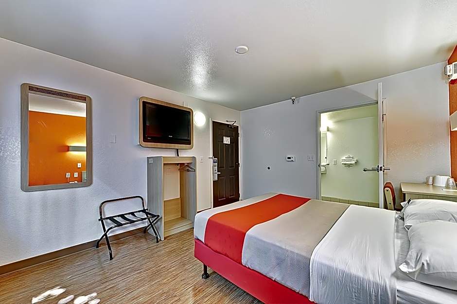 Motel 6-Glenview, IL - Chicago North
