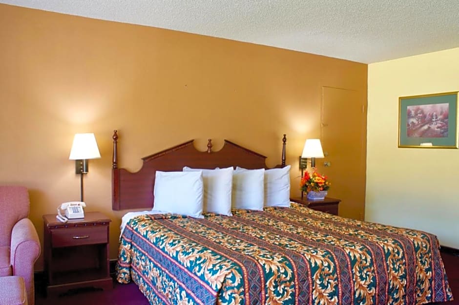 Relax Inn - Monroe