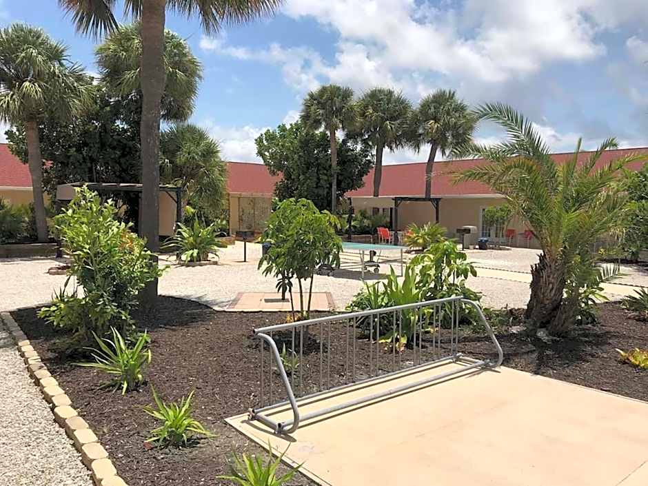 Island Sun Inn & Suites - Venice, Florida Historic Downtown & Beach Getaway
