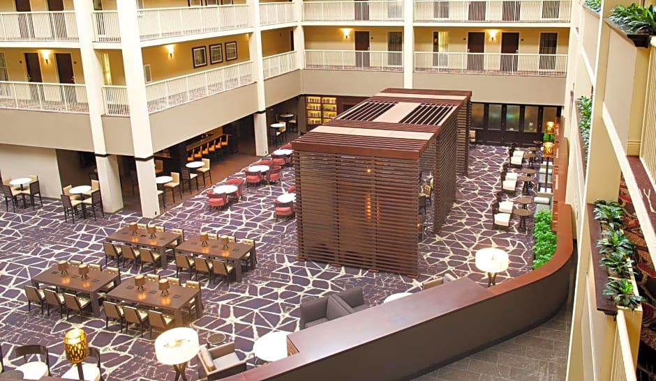 Embassy Suites by Hilton Philadelphia Airport