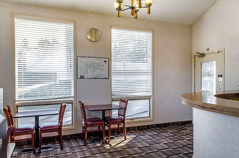 Rodeway Inn State College - near University