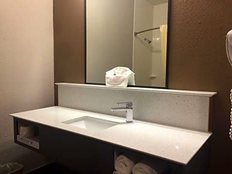 Suite-2 King Beds Non-Smoking 2 Rooms Microwave And Refrigerator Flat Screen Television Two Sitting 