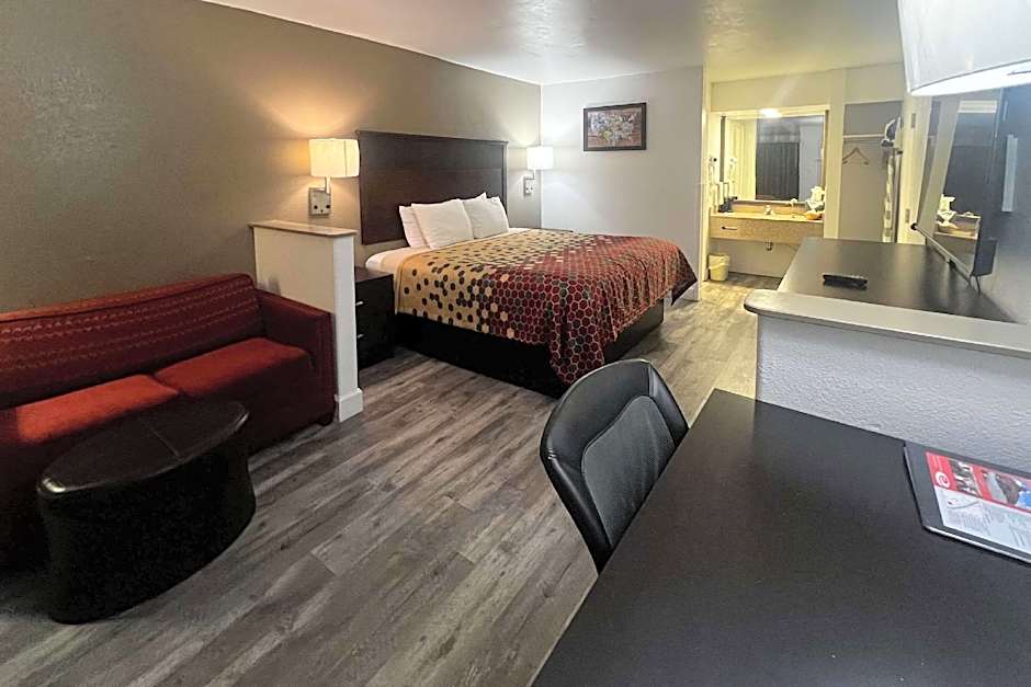 Econo Lodge Inn & Suites Macon