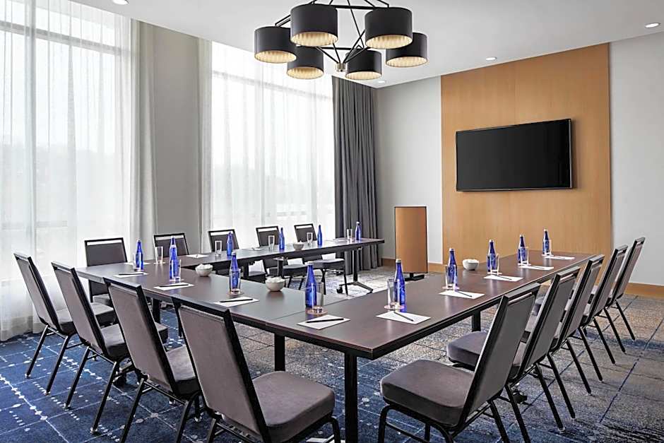 The Oaklander Hotel, Autograph Collection by Marriott