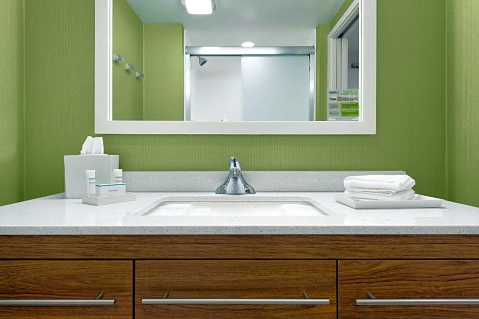 Home2 Suites by Hilton Milwaukee Airport