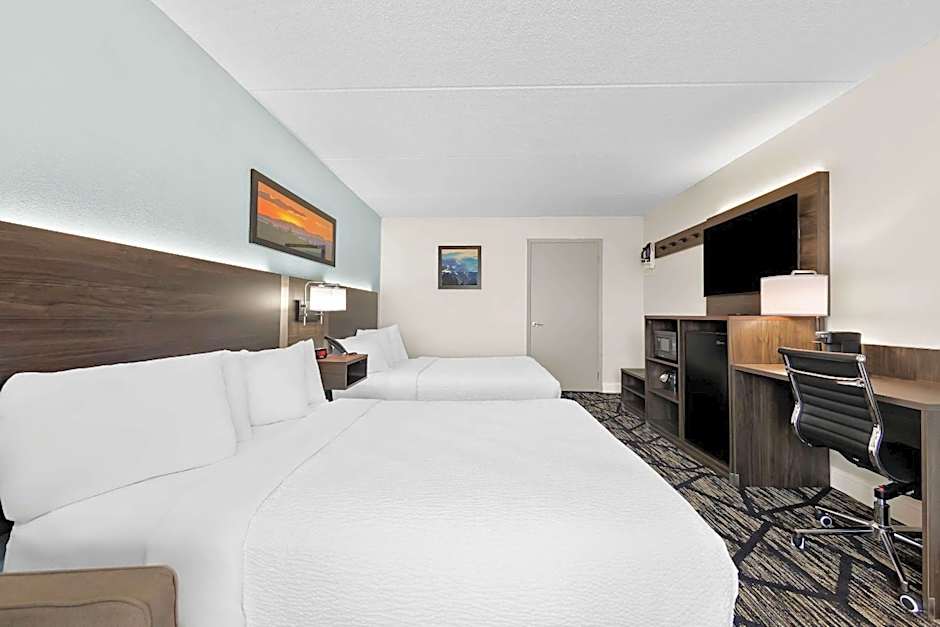 Clarion Inn & Suites near the Leconte Center Pigeon Forge