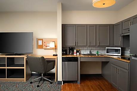 Studio Queen Suite with Accessible Roll-In Shower