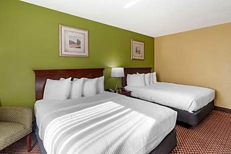 Queen Room with Two Queen Beds - Smoking