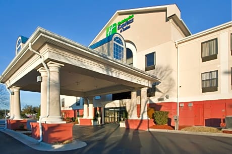 Holiday Inn Express Hotel & Suites Laurinburg