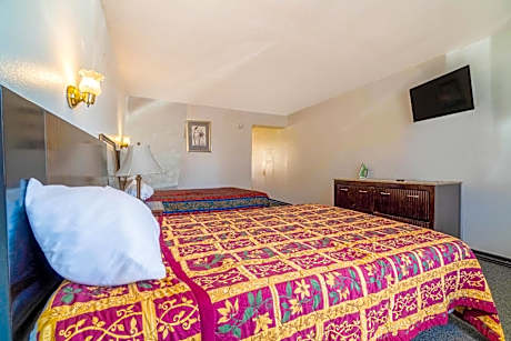 1 King Bed & 2 Full Bed