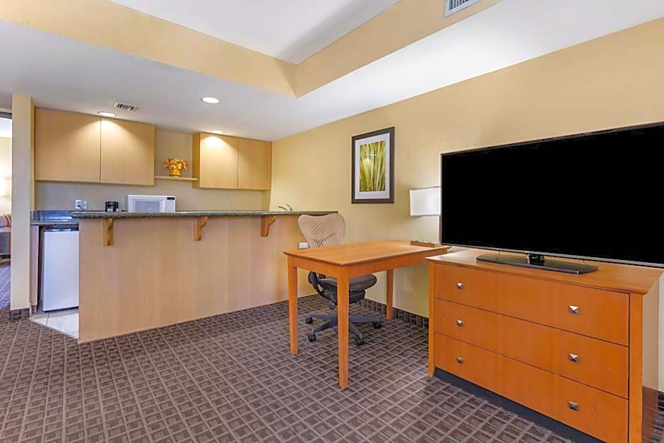Best Western Plus Scottsdale Thunderbird Suites