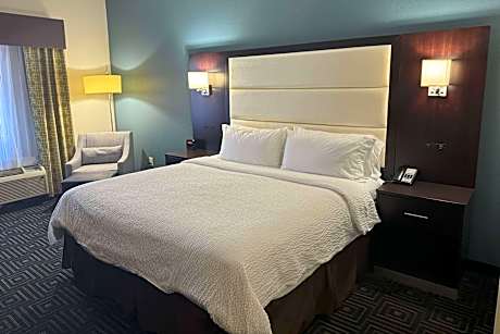 1 King Bed Mobility/Hearing Accessible Room Bathtub w/ Grab Bars Non-Smoking