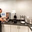 Orangewood Inn & Suites Kansas City Airport