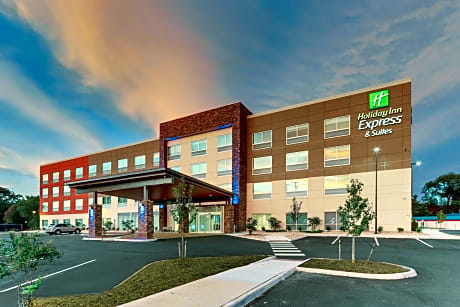 Holiday Inn Express & Suites Roanoke - Civic Center