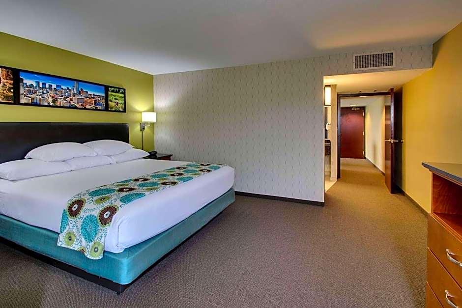 Heritage Inn & Suites The Woodlands, Trademark by Wyndham