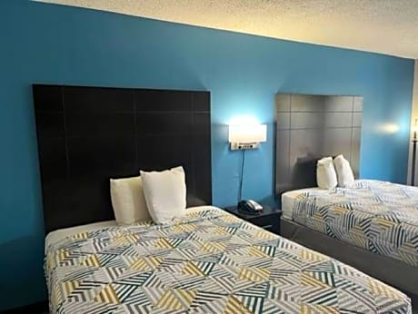 Queen Room with Two Queen Beds - Non-Smoking
