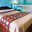 Super 8 by Wyndham Heath/Newark