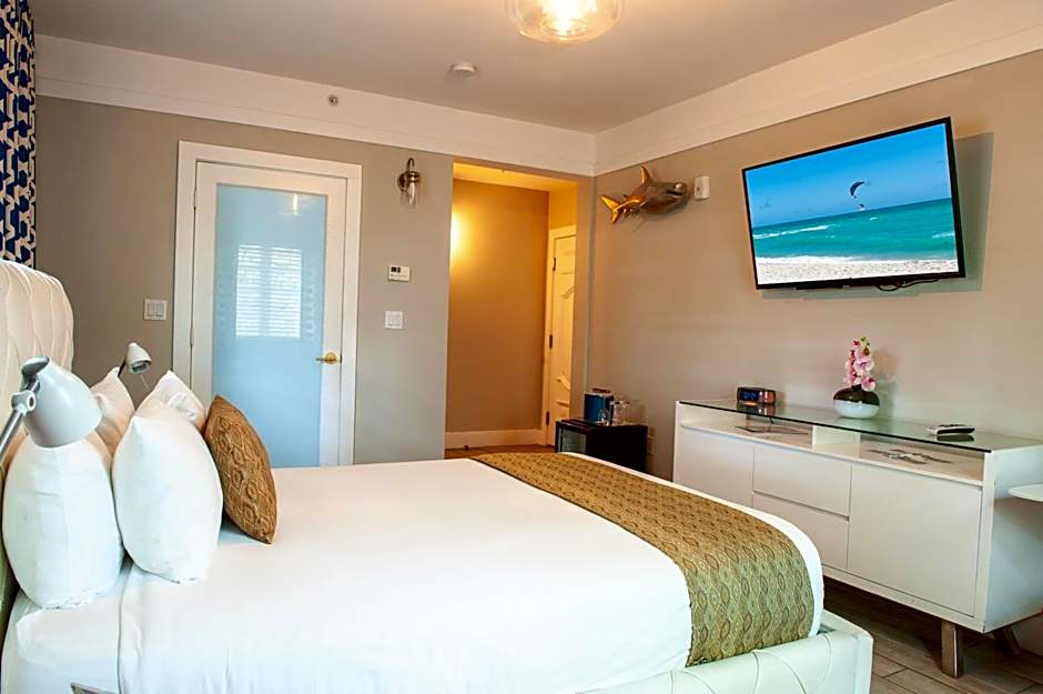 Oceanside Hotel and Suites