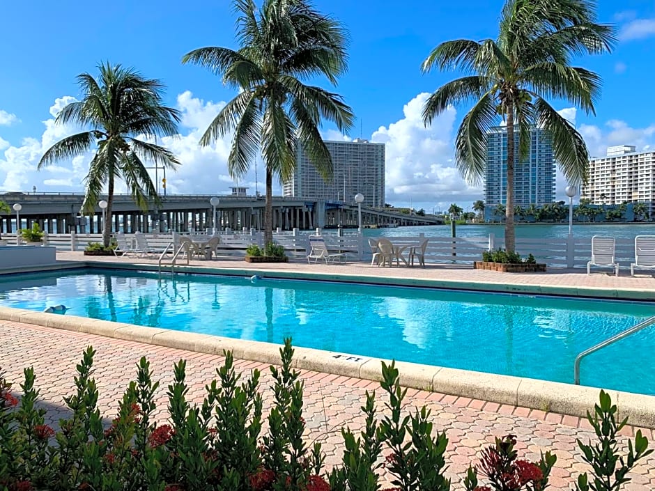 International Inn on the Bay