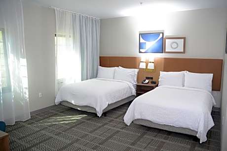 Two-Bedroom Suite with Roll in Shower - Hearing Accessible/Non-Smoking