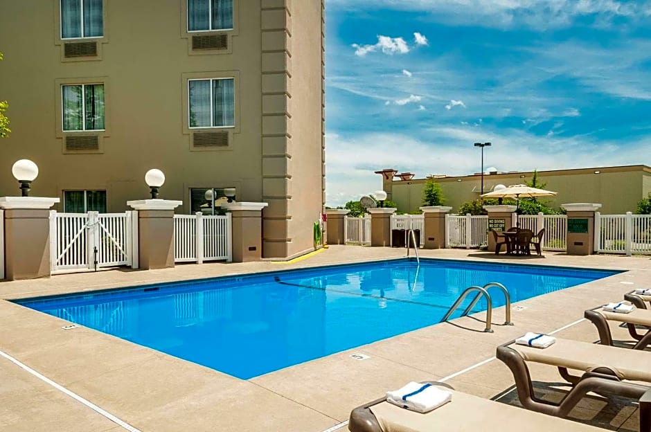 Country Inn & Suites by Radisson, Cookeville, TN