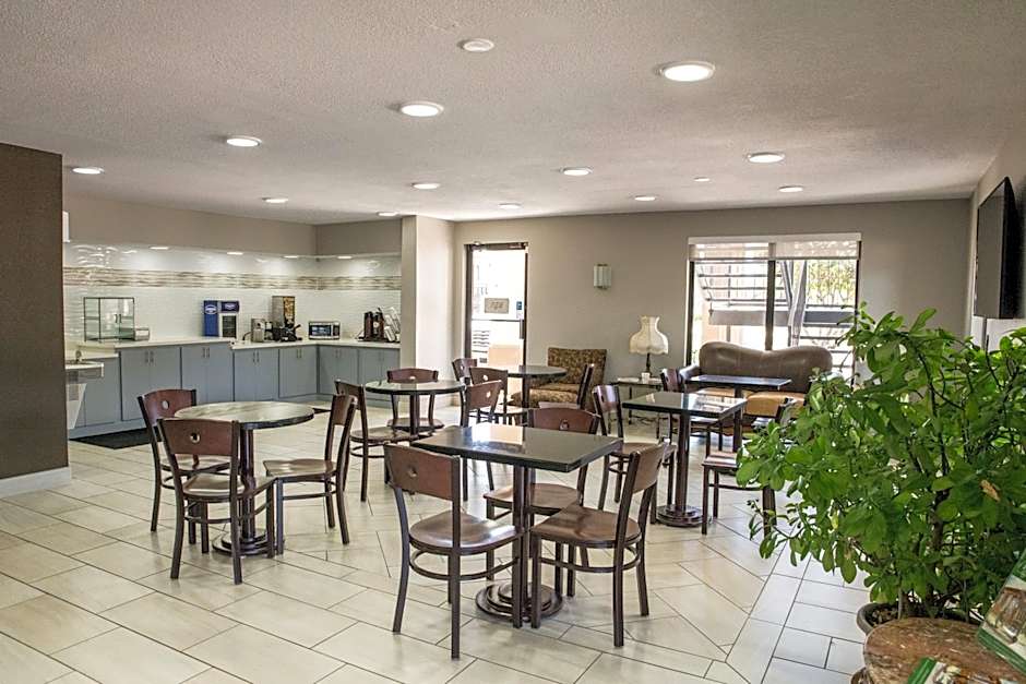 Mockingbird Inn & Suites