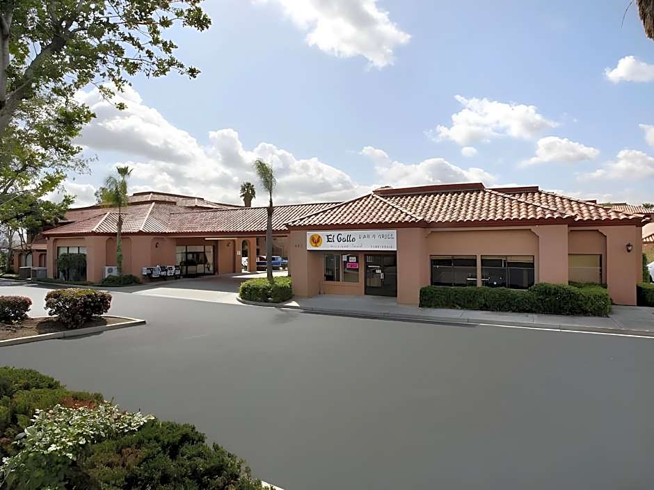 Days Inn by Wyndham Fontana / Rialto