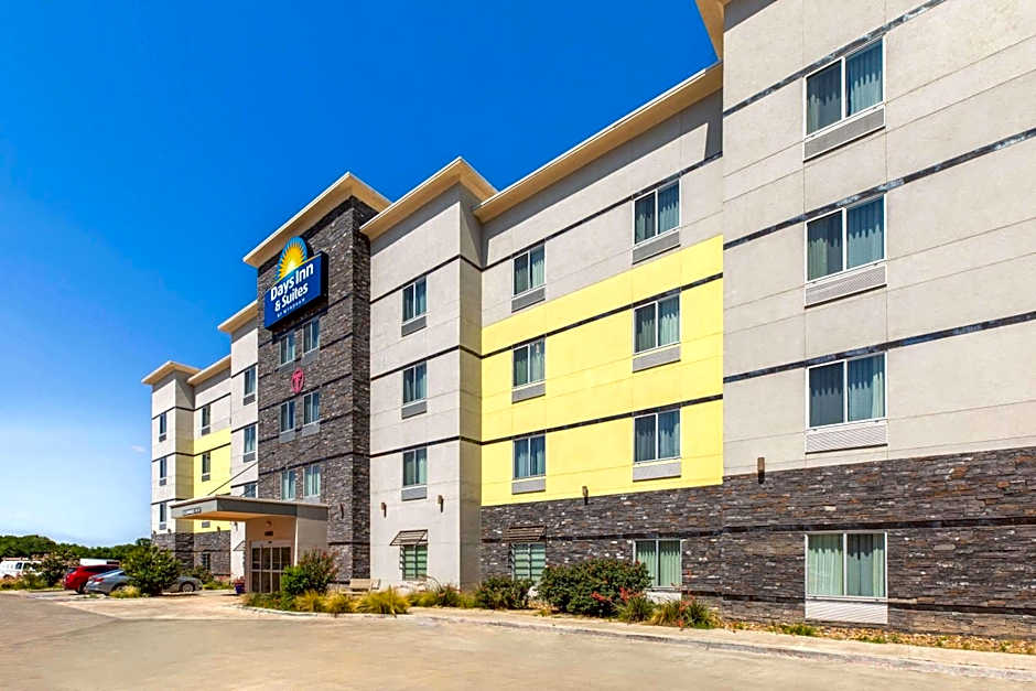 Days Inn & Suites by Wyndham Lubbock Medical Center