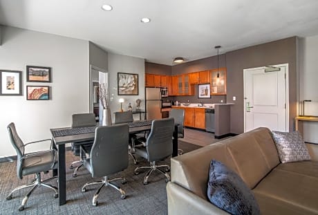 Presidential Suite, 1 Bedroom Presidential Suite, 1 King, Sofa bed, Courtyard view