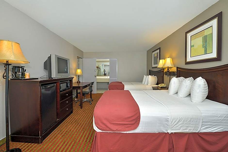 Lamplighter Inn and Suites