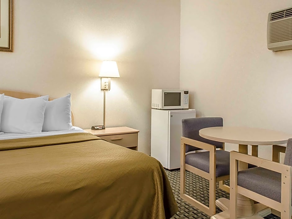 Rodeway Inn State College - near University