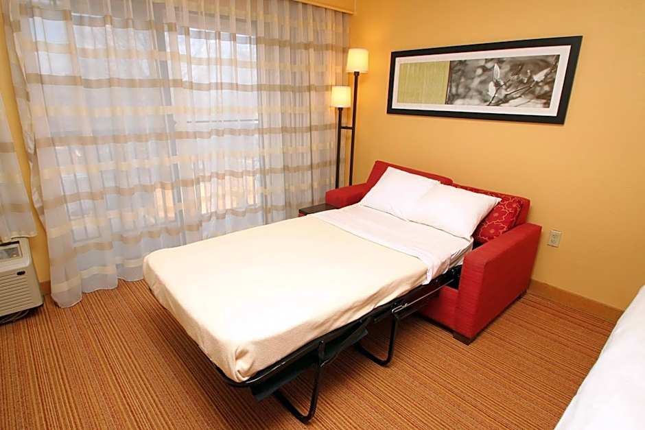Courtyard by Marriott Chesapeake Greenbrier