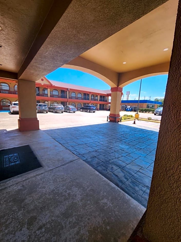 Scottish Inn and Suites Beaumont