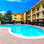 Super 8 by Wyndham The Woodlands North