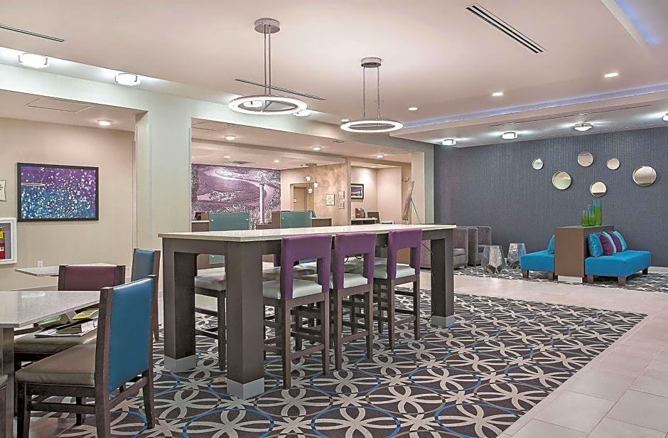 La Quinta Inn & Suites by Wyndham Chattanooga - Lookout Mtn