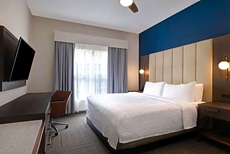 Two-Bedroom Suite with One King And Two Double Beds - Non-Smoking