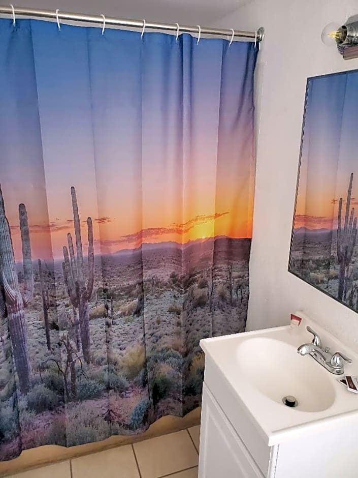 Brad's Desert Inn