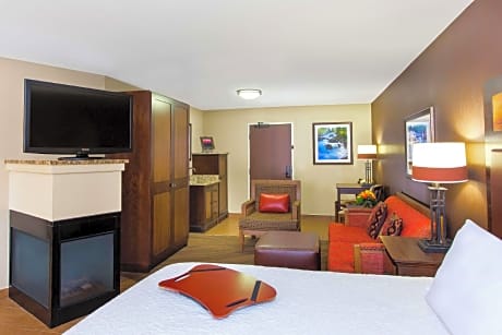 1 King Suite with Microwave Fridge Non-Smoking