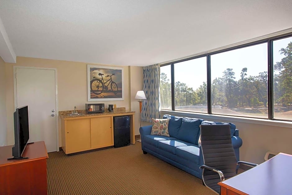 Days Inn & Suites by Wyndham Tallahassee Conf Center I-10