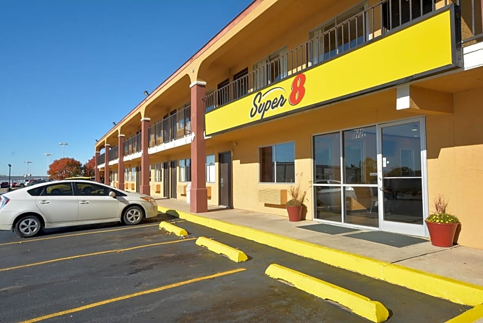 Super 8 by Wyndham Midwest City OK
