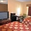 Travelodge by Wyndham Avenel Woodbridge